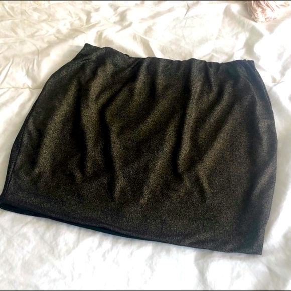 SPARKLY mini skirt ✨🌟 - Picture 2 of 4